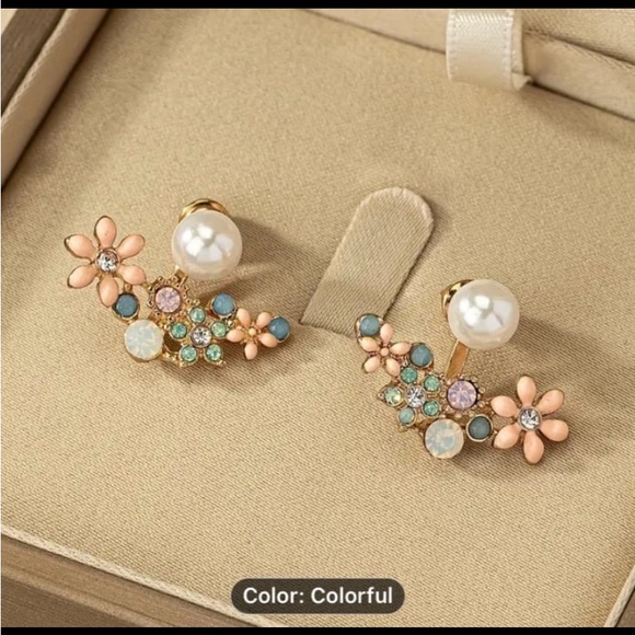 New Women Flower Design With Faux Pearl Shiny Rhinestone Decor Stud Earrings - Picture 5 of 7